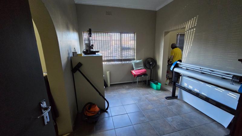 To Let commercial Property for Rent in Triangle Farm Western Cape